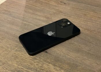 Brazil court orders Apple to reimburse customers for charger-less iPhones